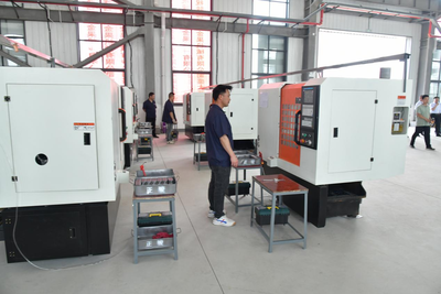 城固縣智造機加產業園汽拖配件生產項目投產